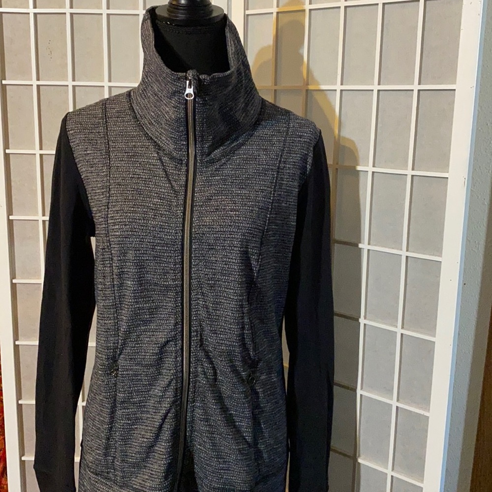 LULULEMON FULL ZIP JACKET🌹